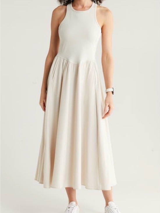 Zella Dresses & Skirts - Cream Zella
Effortless Cutout
Back Hybrid Dress Size S